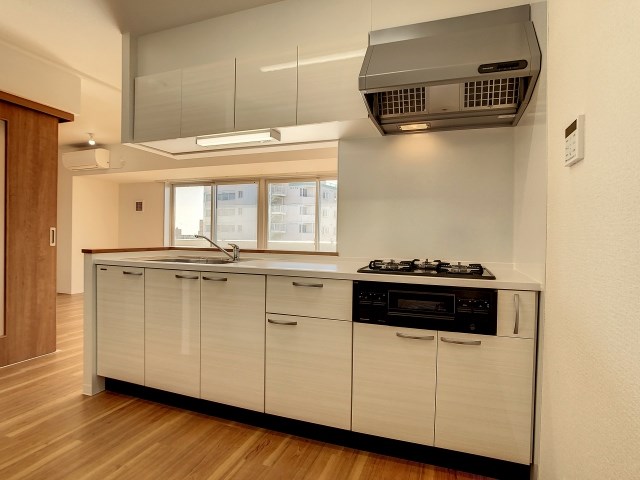 ホワイトシステムキッチン