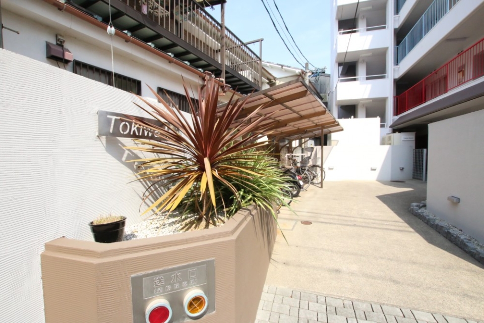 エントランスは南国仕様？