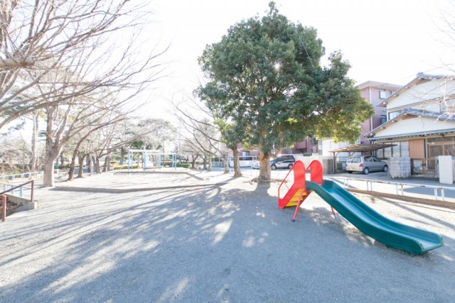 裏手にある公園。