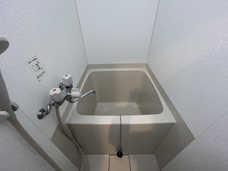 浴槽はかなりコンパクト！