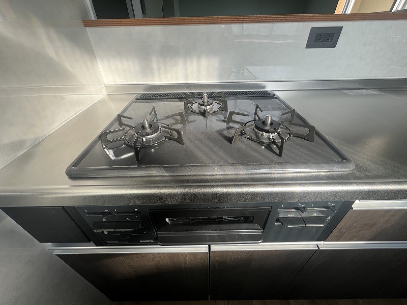 しっかり3口ガスコンロ付きです！