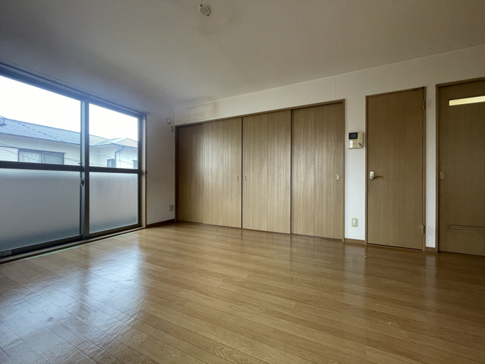 撮影日は雨でしたが南向きの明るいお部屋ですよ◎