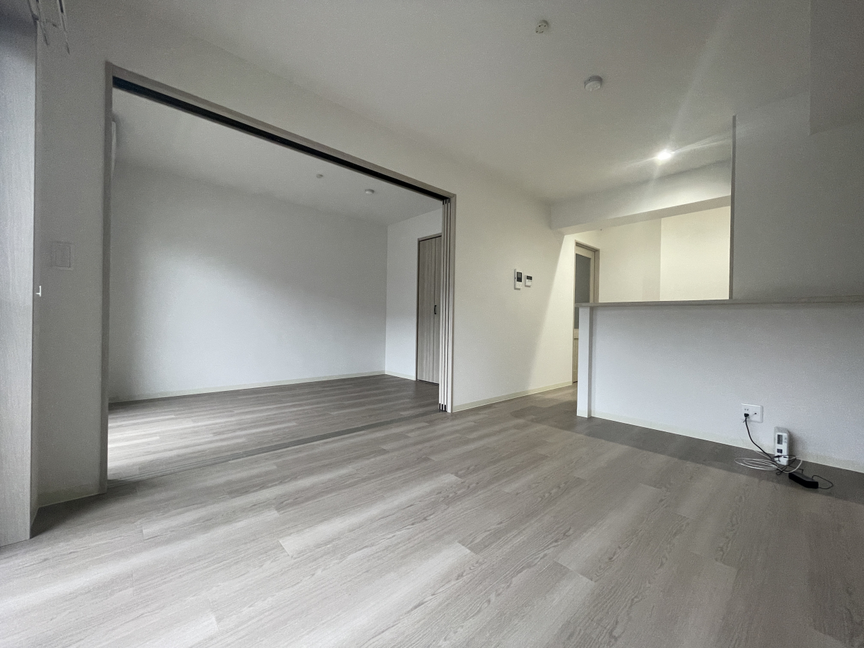 後ほど紹介しますが、引き戸を開けると5.4帖の洋室と繋がり更に広々