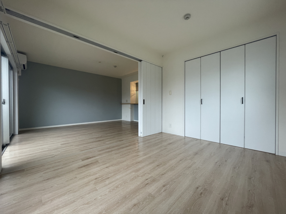 引き戸を開ければ洋室と繋がり19.2帖の更に広々空間に！