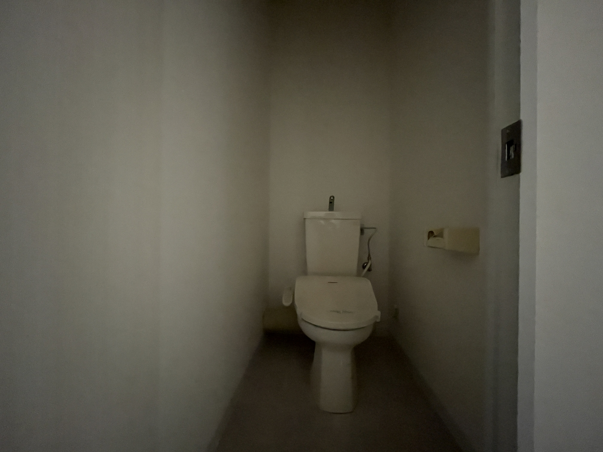 温水洗浄便座付きのトイレ