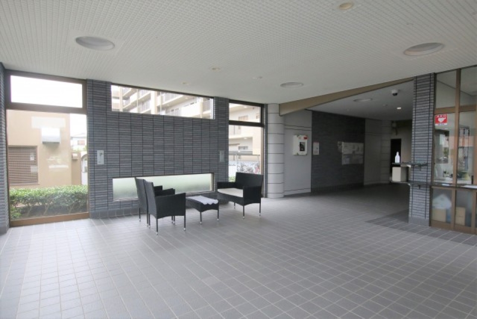 共同スペースです。管理人さんが居てセキュリティー面でも安心。