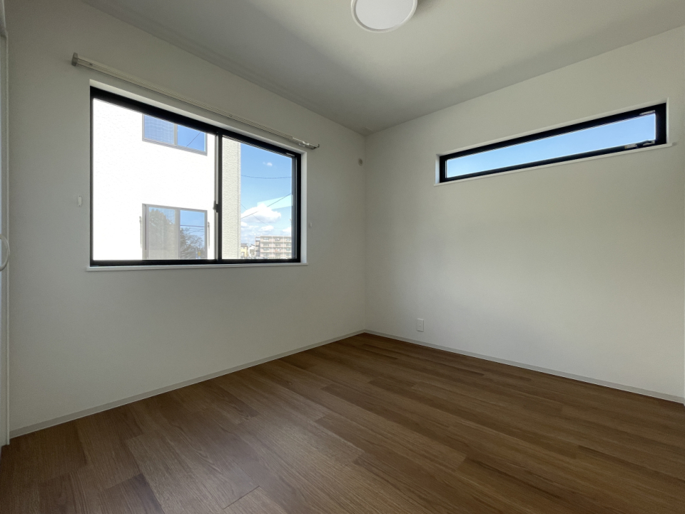 こちらは4.5帖の洋室