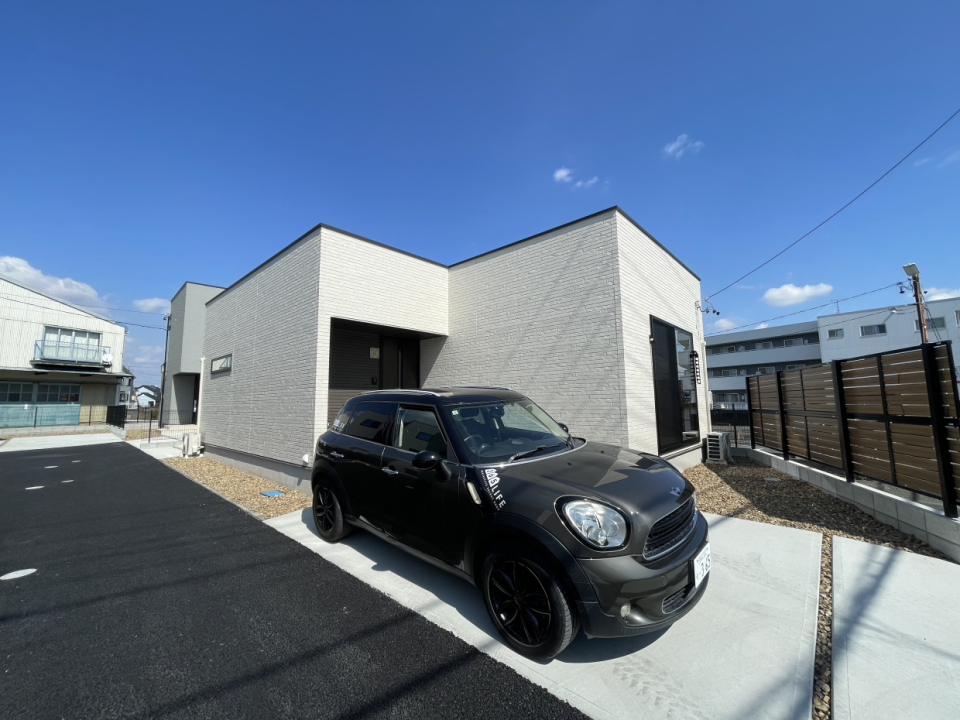 なんといっても駐車スペース4台付きがすごい