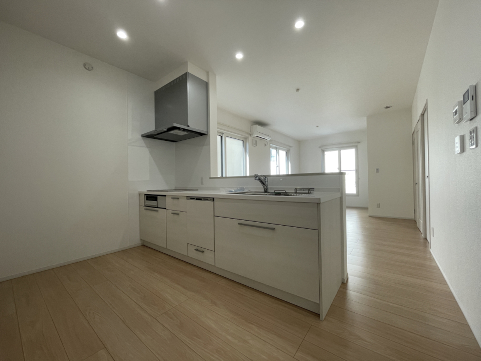 キッチン上のダウンライトが素敵