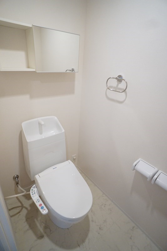 シンプルなトイレ
