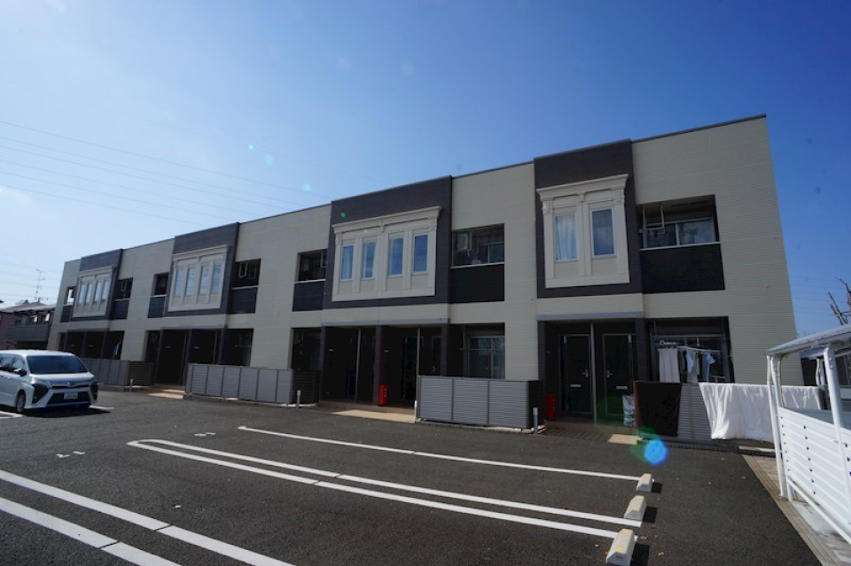 黒×白の建物外観が今っぽくておしゃれ