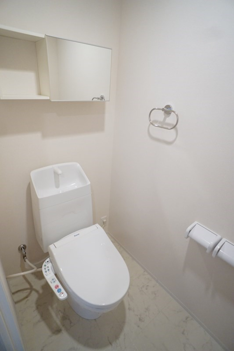 シンプルなトイレ