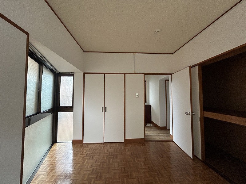 窓がたくさんで明るい