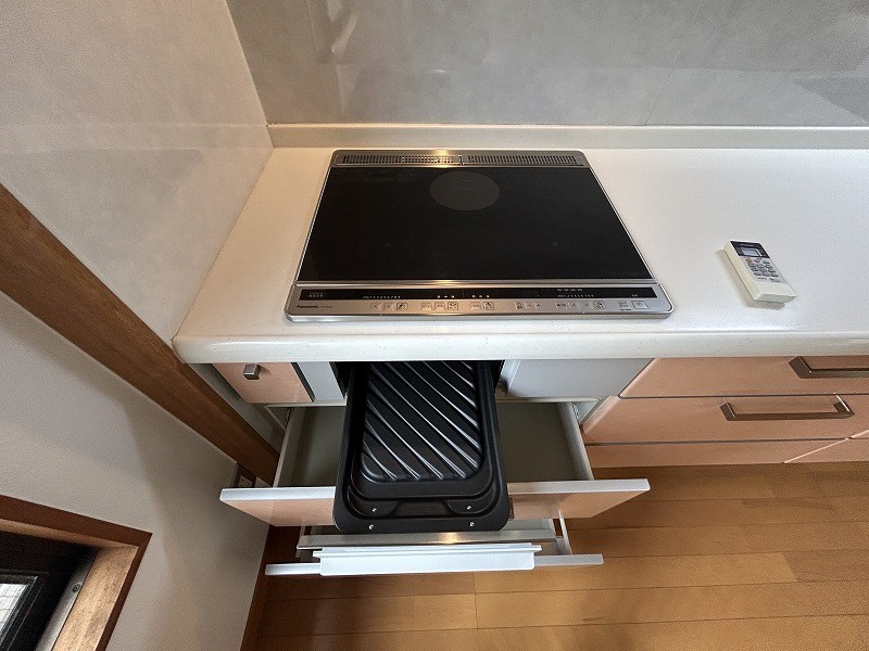 キッチン下の収納が多くて助かりますね