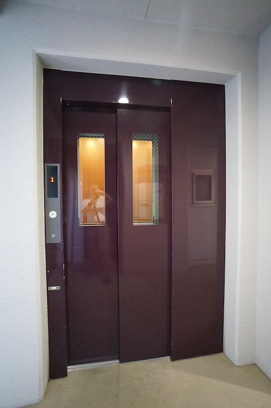 エレベーター付きで移動も楽々♪