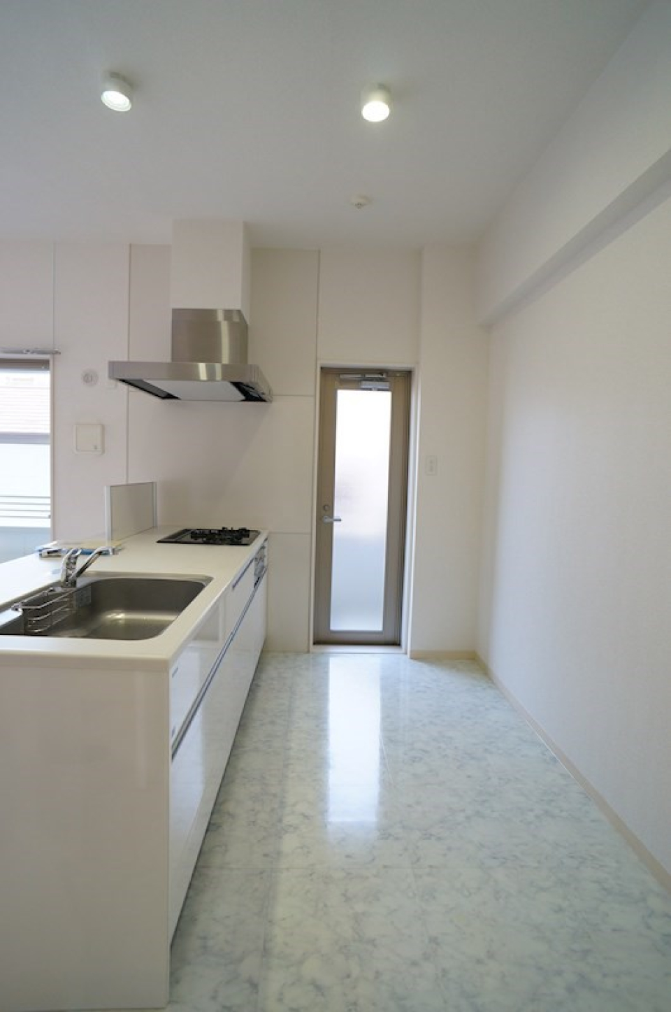 大理石風の床がおしゃれ