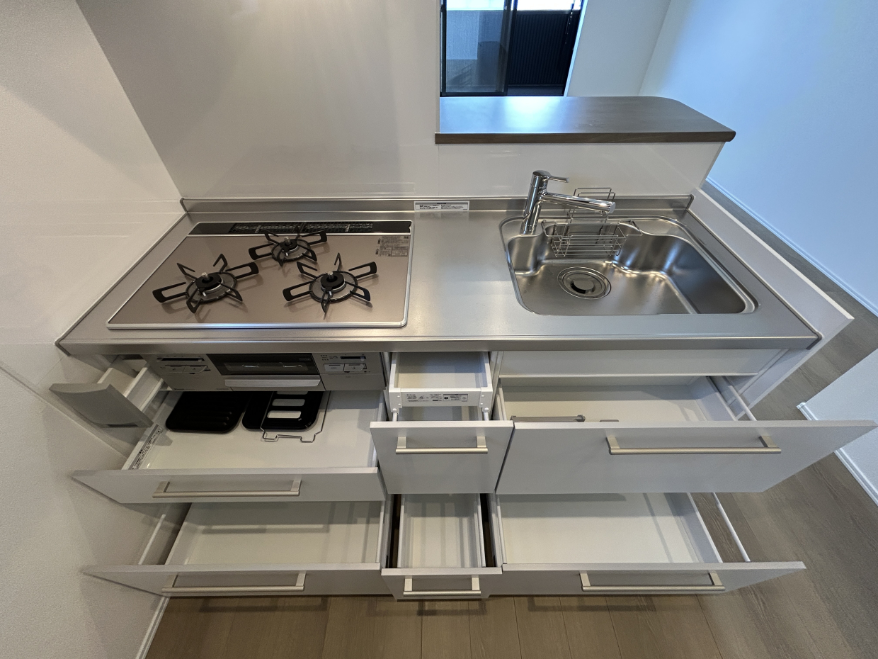 収納充分！コンロは70㎝の広々タイプ！