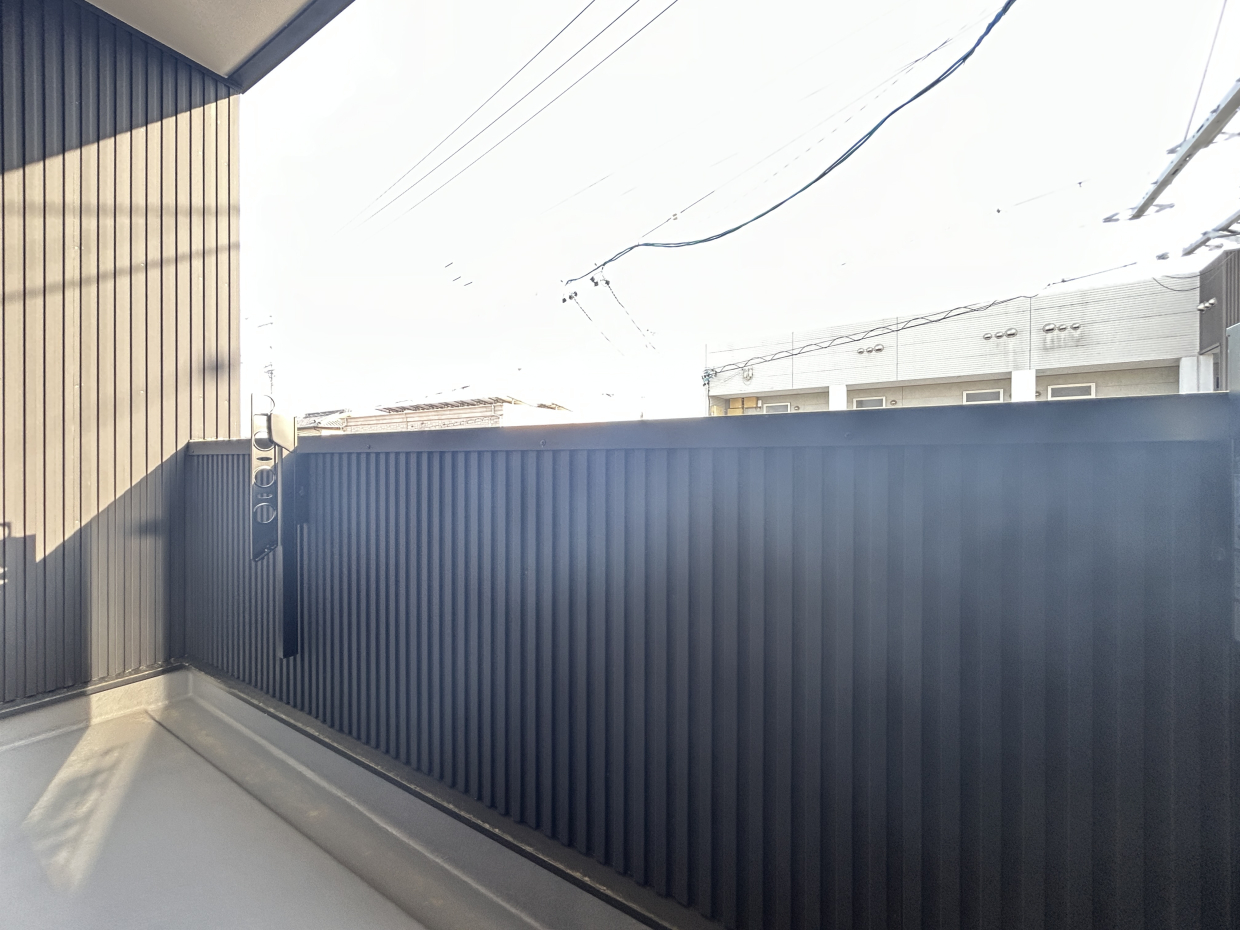 LDKからのバルコニーは南向きで陽が良く入ります！