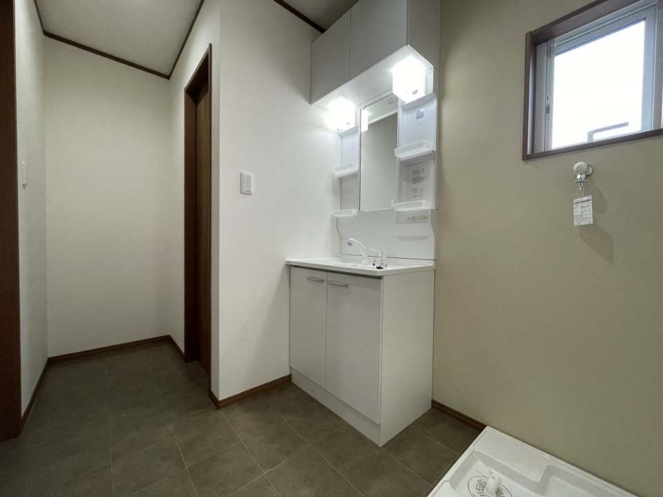 トイレ前にちょっとした空間あり。