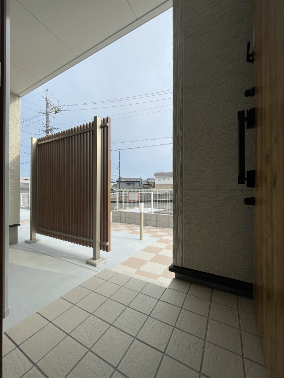 玄関前アプローチ。