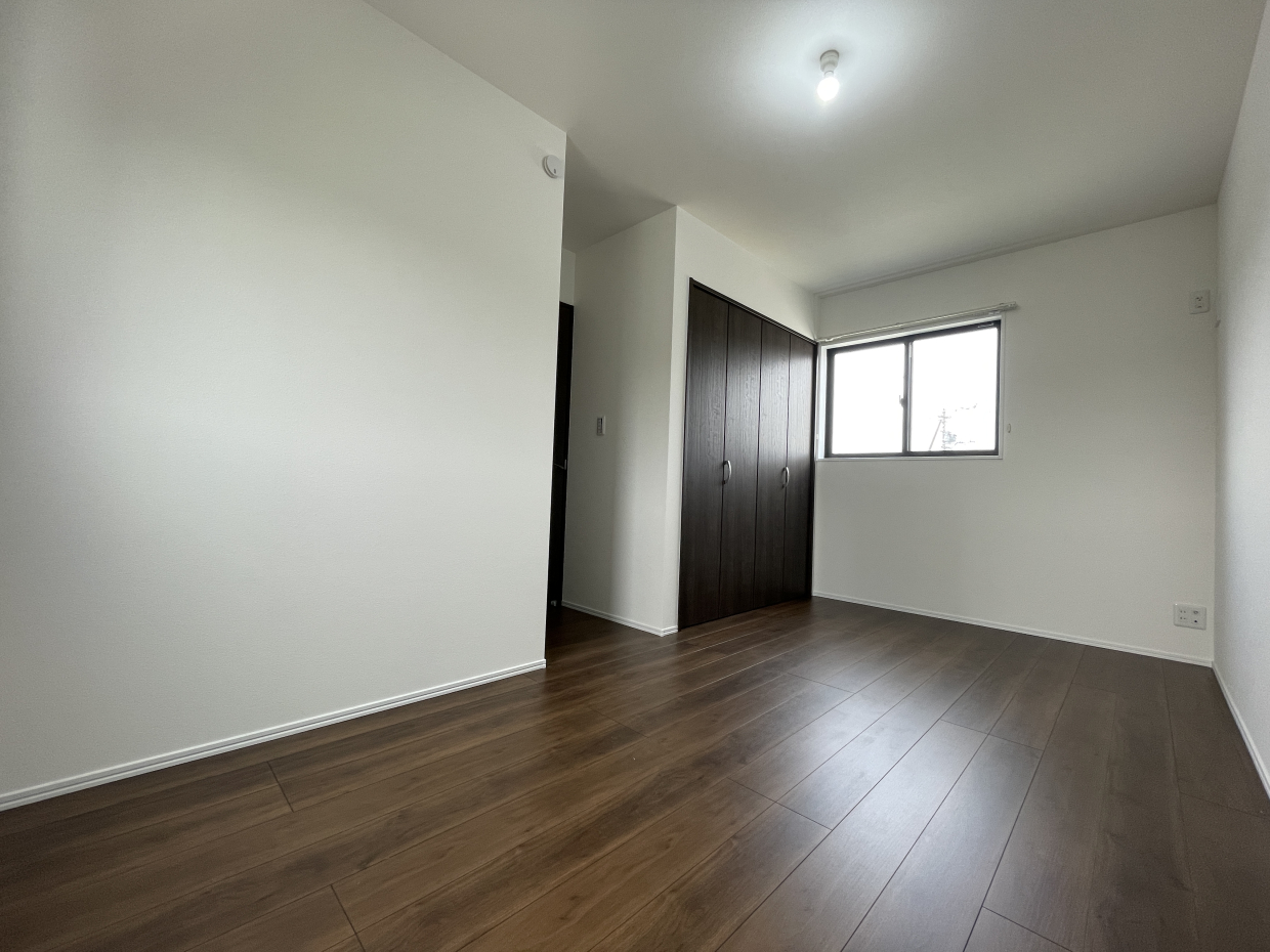 こちらは6.75帖の洋室