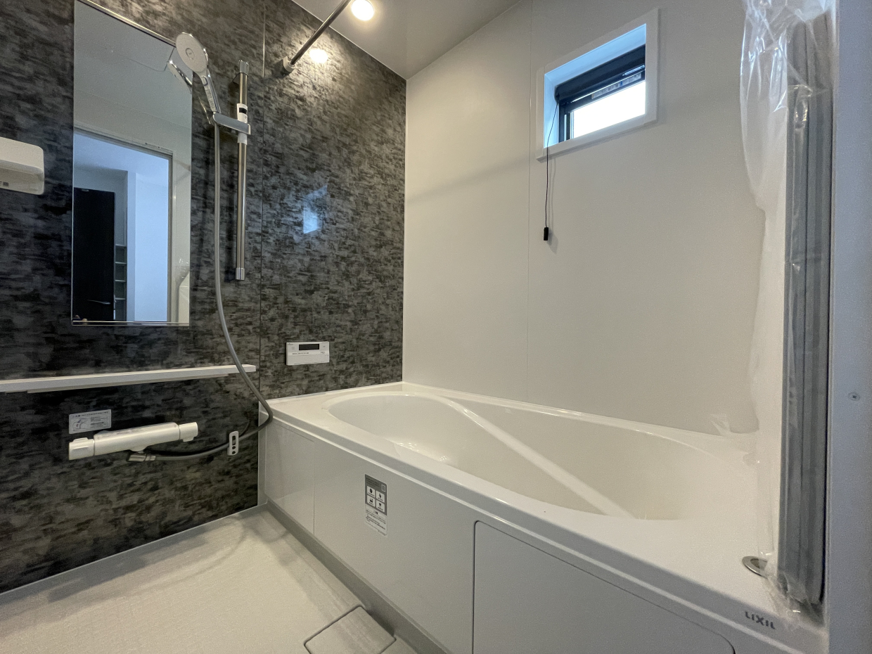 追い炊き機能の高級感のある浴室