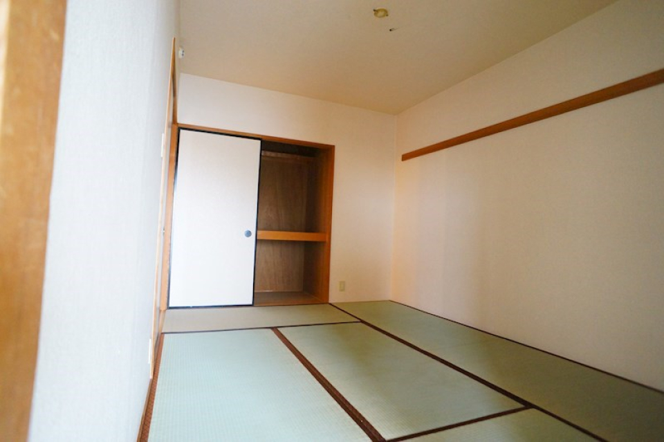 和室には押し入れがあります