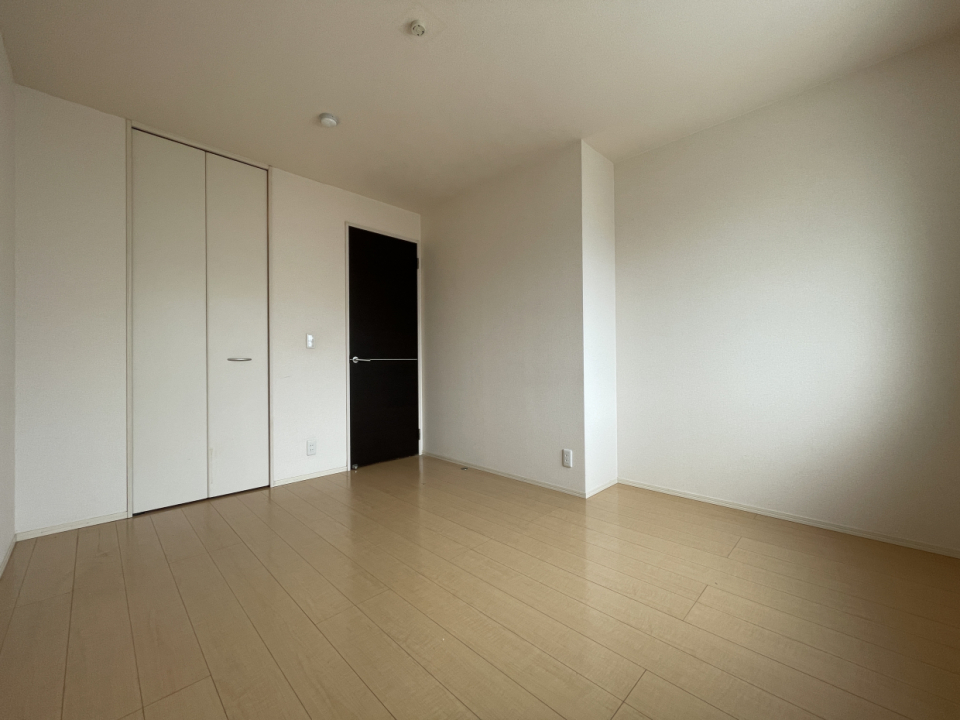 こちらは6.5帖の洋室