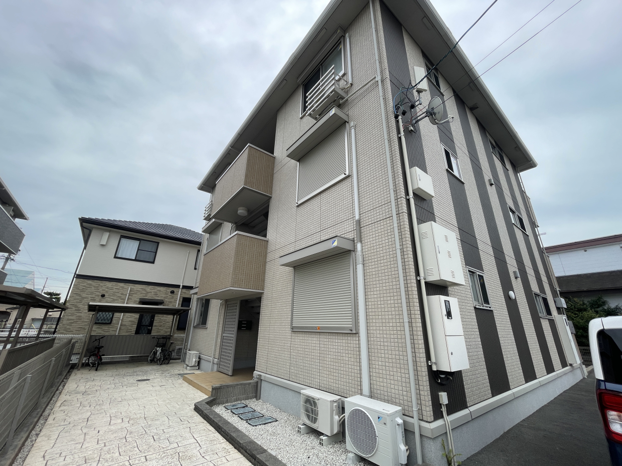 しましまがかわいい外観！！