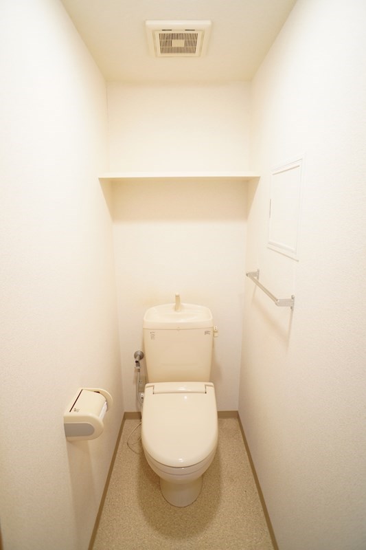 温水洗浄便座付きトイレ