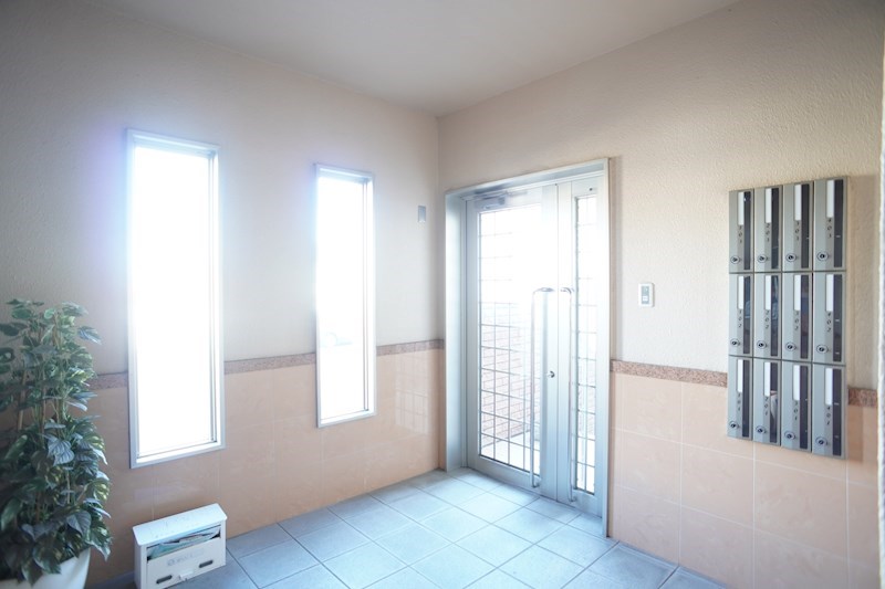 エントランスも広々してます