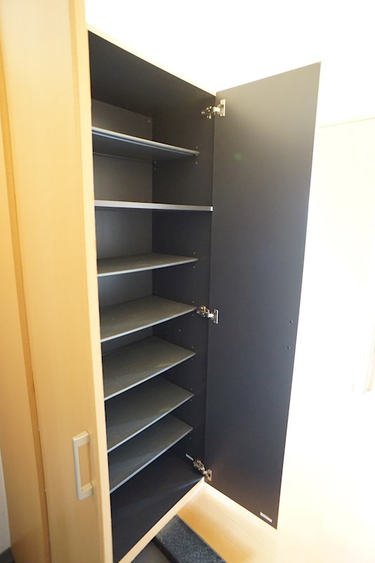 仕切りがたくさんのシューズボックス