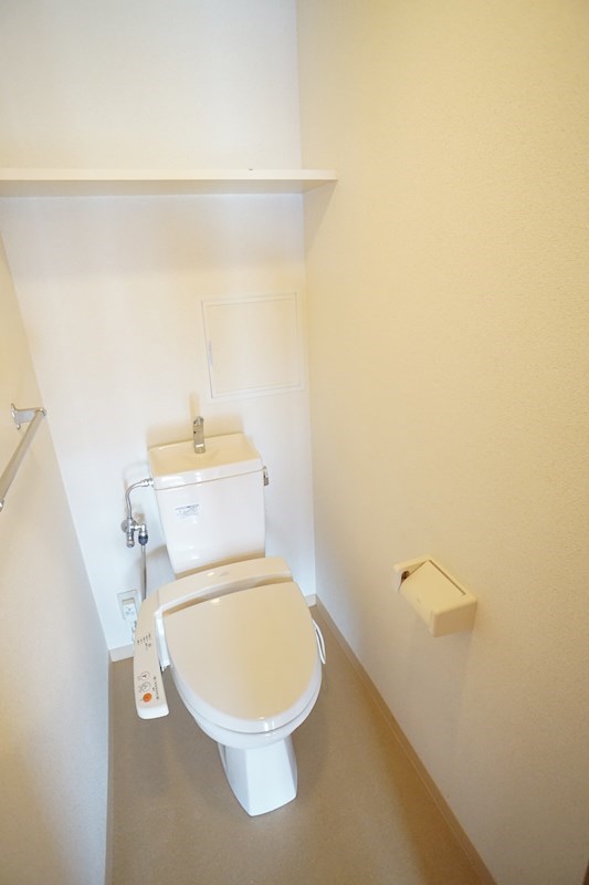温水洗浄便座付きトイレ