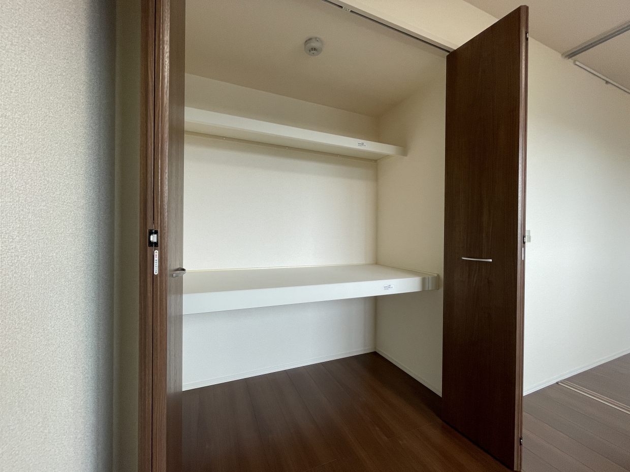 室内物干しと収納付き