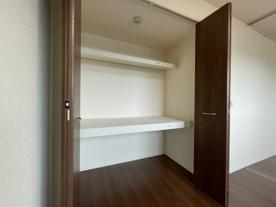 室内物干しと収納付き