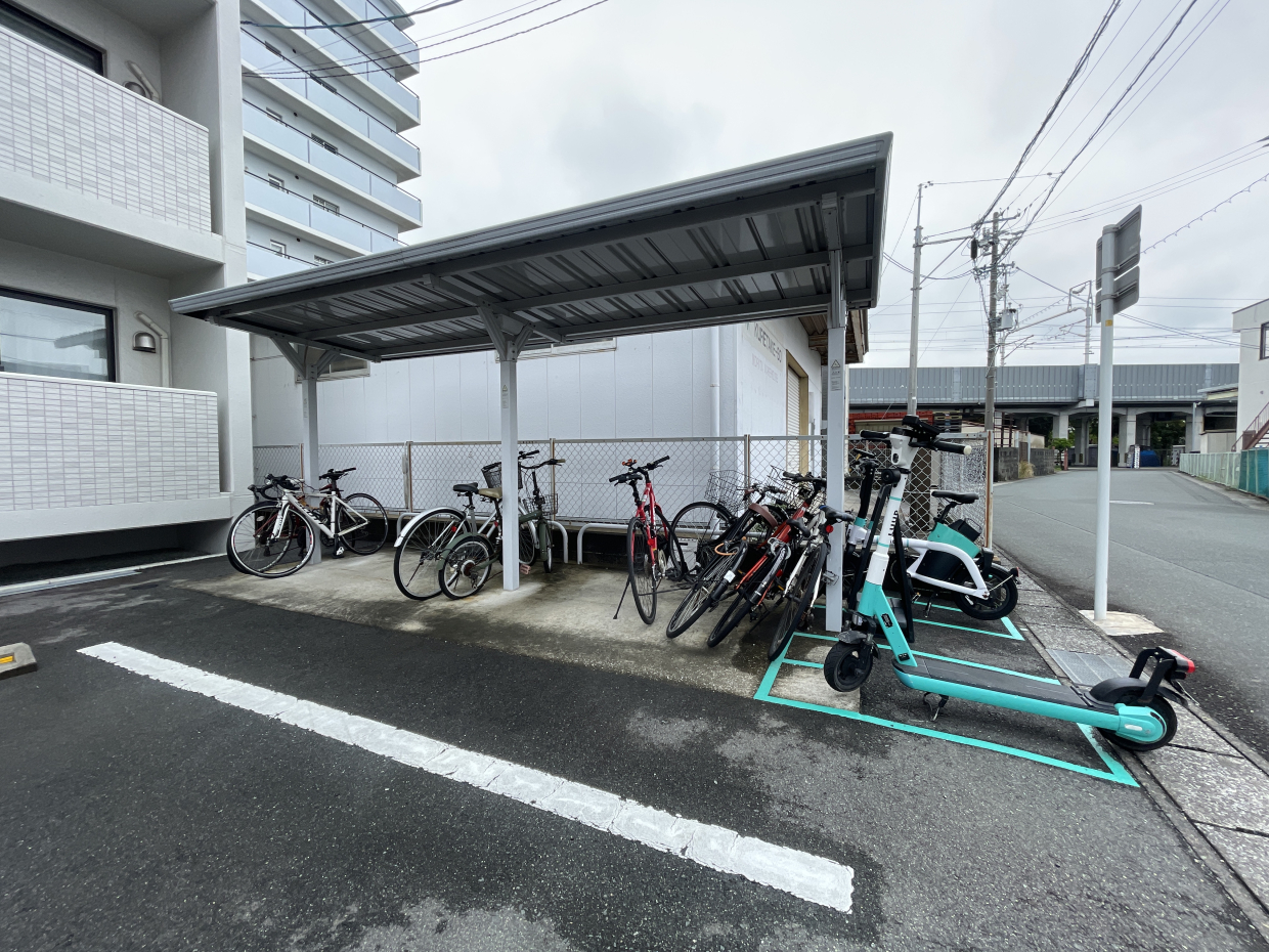 駐輪スペース、LOOPもありますね