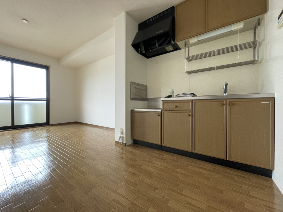 キッチンもウッド調でお部屋にマッチします