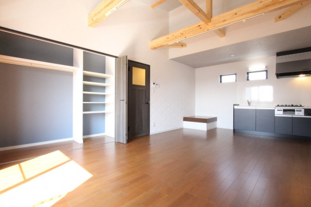 壁付きキッチンではあるが、その分リビングが広く使用出来る。