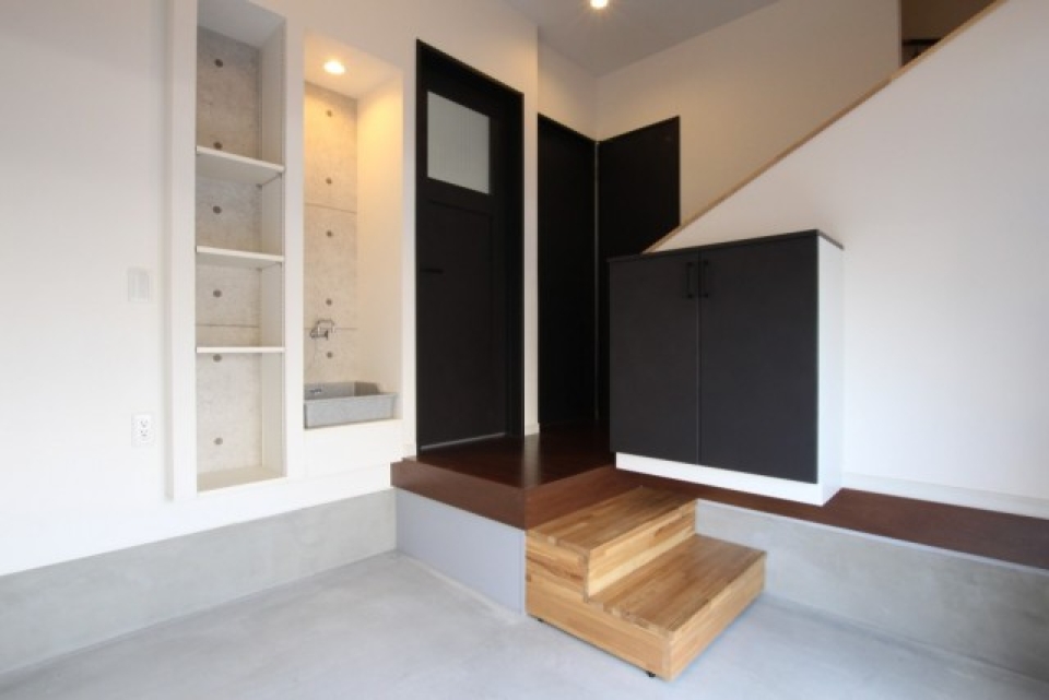 約4帖半の土間打ちガレージ。