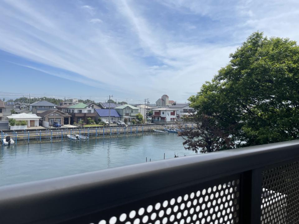 湖はすぐそこ！
※お部屋からは望めません