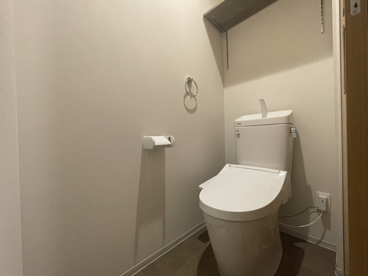 トイレは2階みも！ガレージは1階に水回りが終結しがちですが2階に水回りがあるのも嬉しいPOINT！