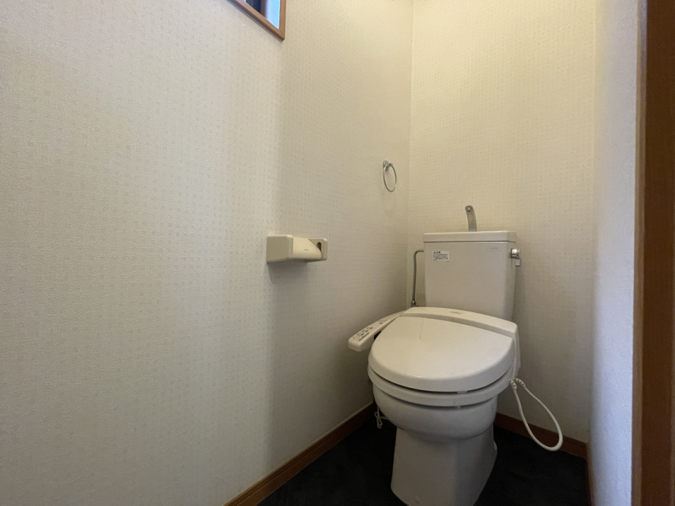 トイレは1階廊下の突き当り