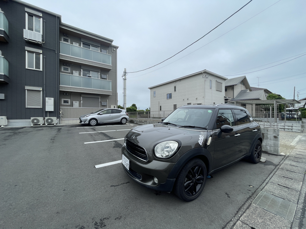 駐車場は1台付きです