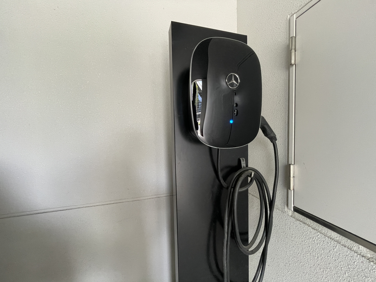 ev充電器の目の前、階段真横の角部屋です！