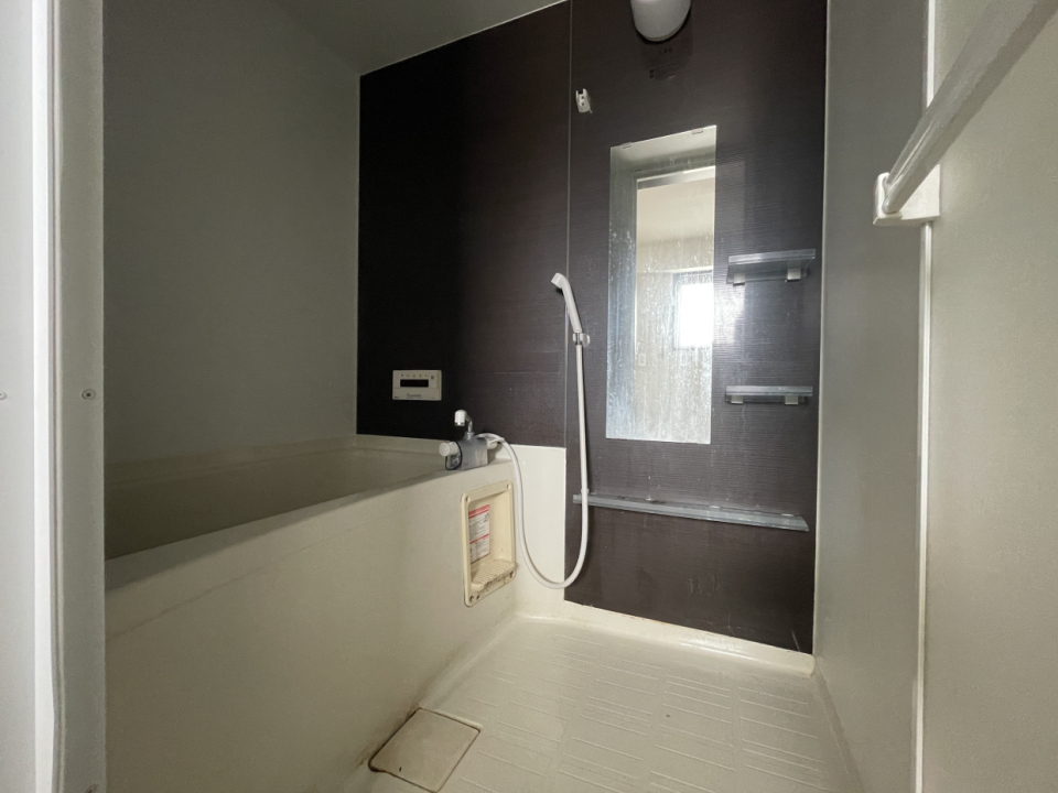 追い焚き機能付きの浴室