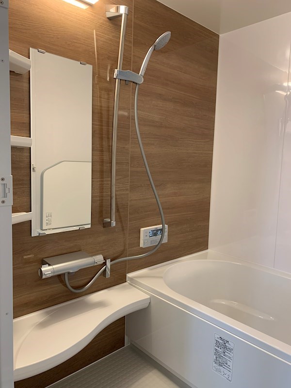 追い焚き機能付きの浴室