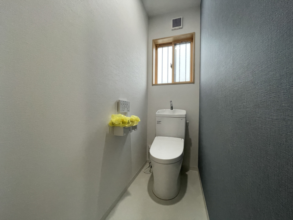 トイレに換気窓があるのもいいですね