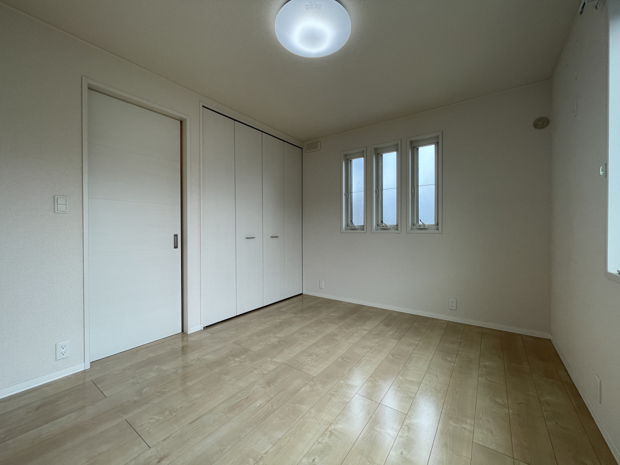 もう一部屋は6帖あります