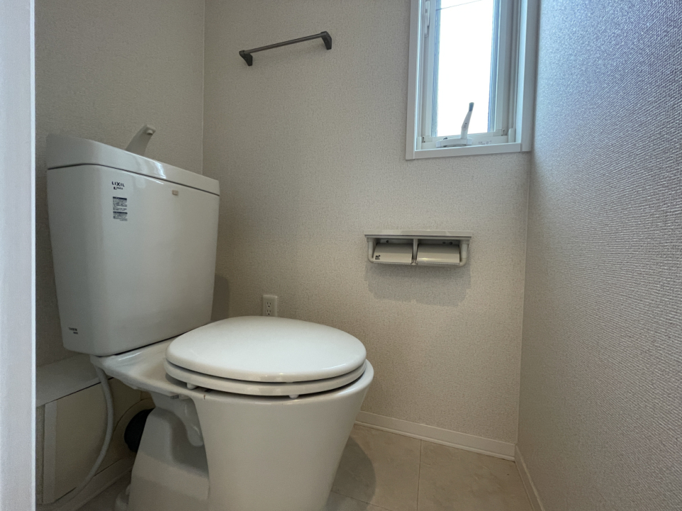 こっちのトイレは少し古めかも