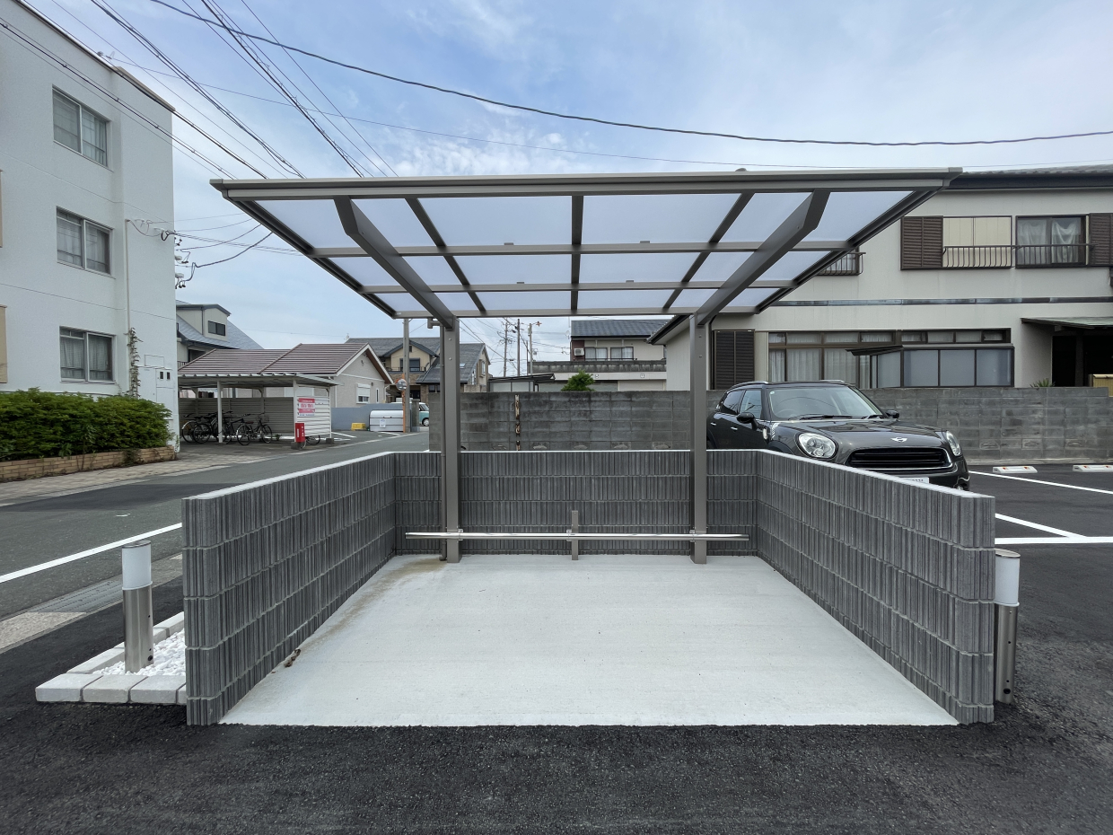 駐輪場は屋根付きで安心